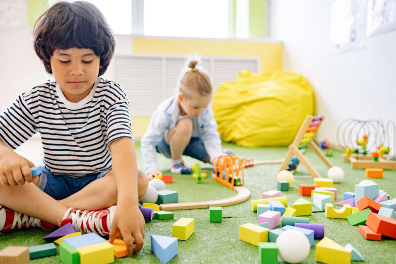 Cum ajuta jucariile Montessori la dezvoltarea celor mici